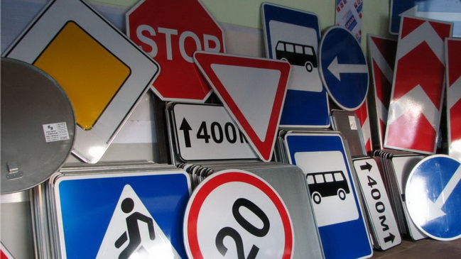 В Каменском установят новые дорожные знаки