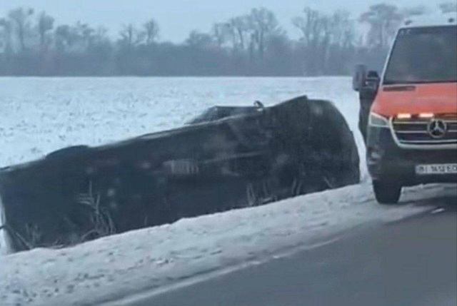 На трассе Днепр – Чумаки перевернулся микроавтобус