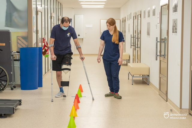 Четыре пули в ногу. История защитника, восстанавливающегося в реабилитационном центре Днепра после тяжелого ранения