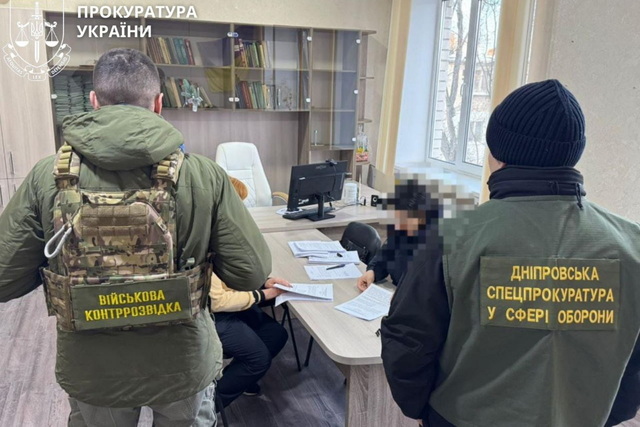 Про підозру повідомили голову та членам ще однієї ВЛК на Дніпропетровщині за отримання хабара та підробку документів