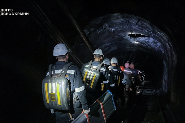 В Кривом Роге шахтеры оказались в ловушке под землей из-за обесточивания после обстрелов города