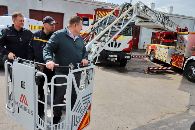 Единственная на всю страну: в Днепре людей помогала спасать уникальная автолестница