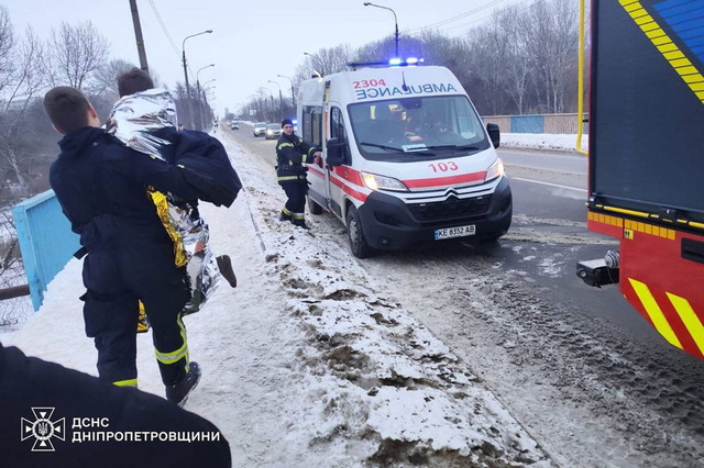 У Кам'янському хлопчик провалився під кригу: дитину врятував перехожий
