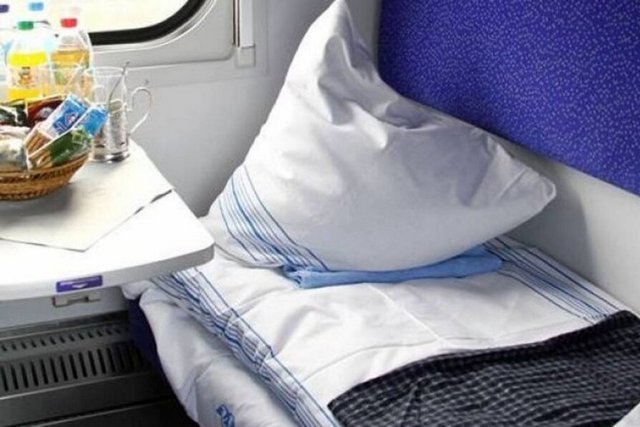 Хто на які місця має право: «Укрзалізниця» роз’яснила правила користування верхніми та нижніми полицями