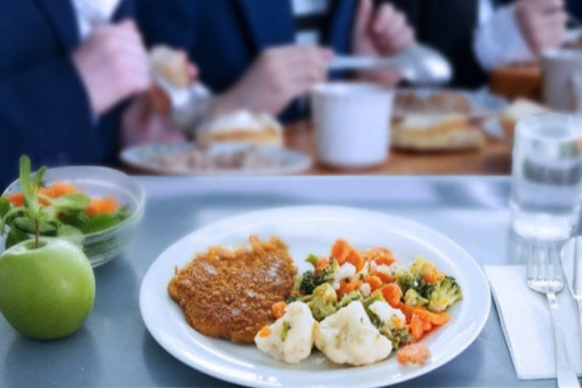 Днепропетровщина получит 34,9 млн грн на питание детей в школах