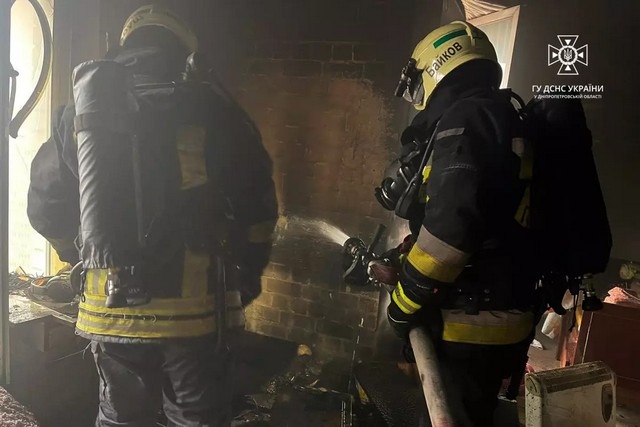 Днепровские пожарные ликвидировали возгорание в многоэтажке и спасли пушистика