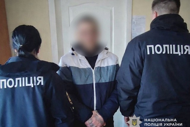 Полицейские Днепра задержали 50-летнего местного жителя по подозрению в покушении на умышленное убийство женщины