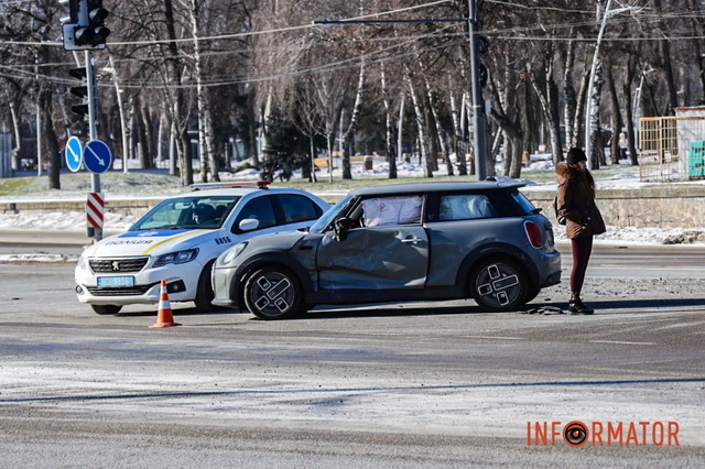 � ������ �� ������� ������������ ����������� Mini Cooper � Tesla: �������� �������� ������������� (��������� ����� �������)