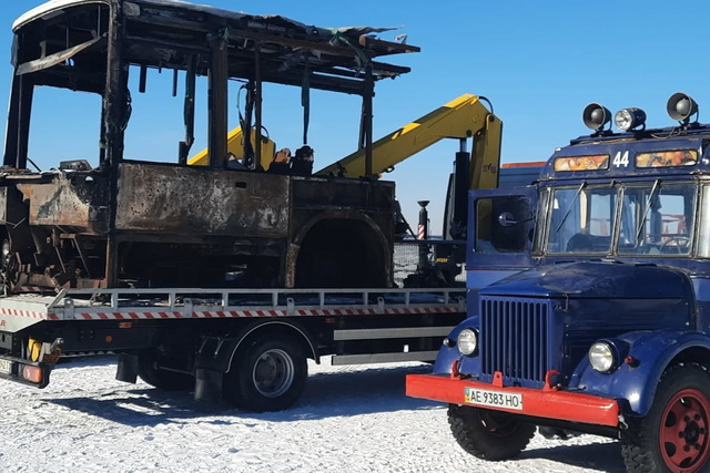 Музей «Машини часу» провів виставку-автопробіг скалічених ворогом автомобілів