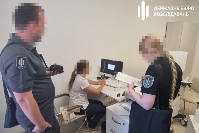Фіктивна непридатність за тисячі доларів: на Дніпропетровщині судитимуть начальника відділення ВЛК та його спільницю
