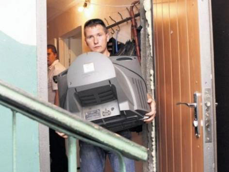 Управление жилищного хозяйства осуществило рейд по принудительному взысканию коммунальной задолженности