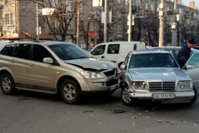        Mercedes:   
