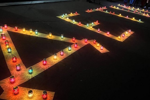В Кривом Роге почтили память погибших в результате авиаудара по Драмтеатру в Мариуполе