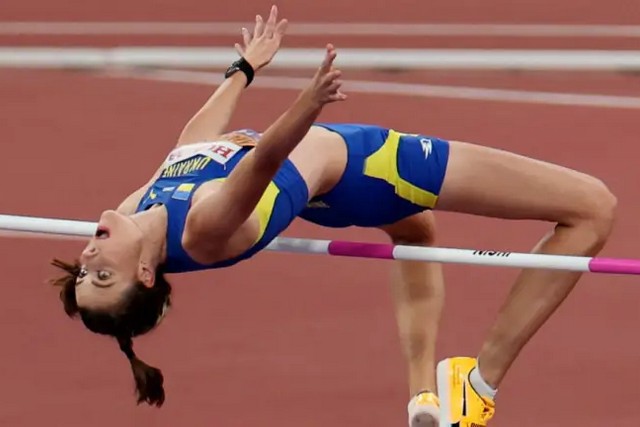 фото - REUTERS Чемпіонський стрибок Ярослави Магучіх на чемпіонаті України у приміщенні