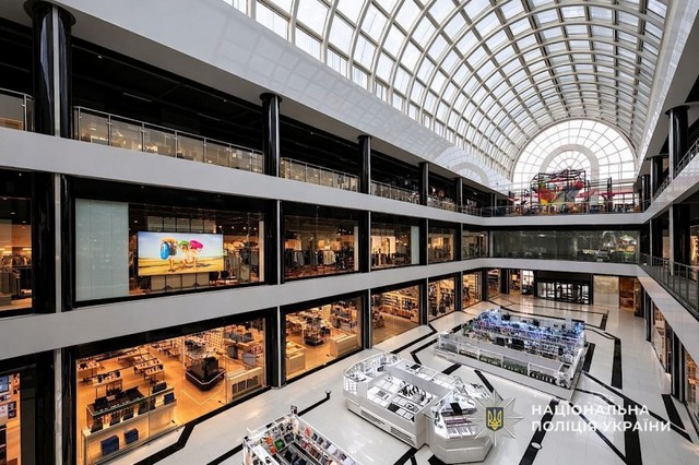 Обворовал магазин в ТЦ: следователи Днепра сообщили 18-летнему фигуранту о подозрении