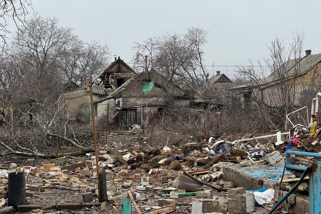 Побиті оселі у Просяній. Суспільне Дніпро «Каждого шороха боимся». Как живут в Просяной на Днепропетровщине под постоянными ударами КАБов, без света и воды