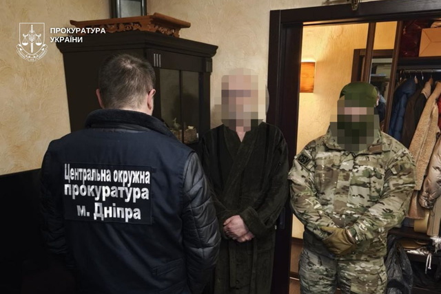 Сбывали оружие через милитари-аукцион – подозреваются двое жителей Днепра