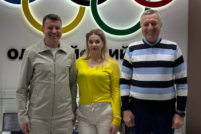 Новые экспонаты с автографом Руслана Ротаня появились в Музее олимпийской славы Днепропетровщины