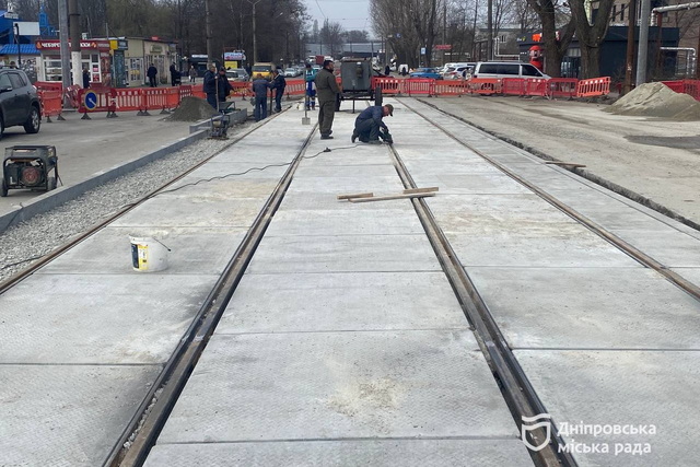 В Днепре обновляют ключевой трамвайный перекресток: что уже сделано