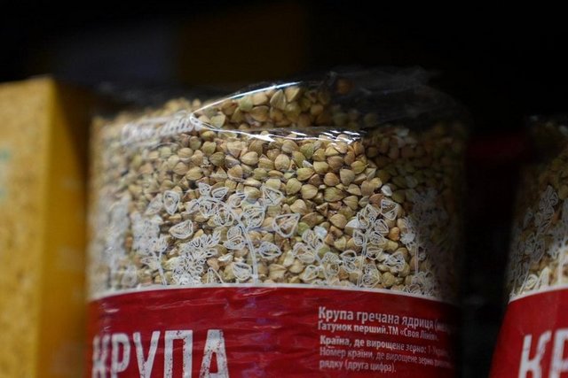 Гречана крупа в супермаркеті, Дніпро. Суспільне Дніпро До 90 гривен за килограмм. Сколько стоит гречка в Днепре и почему подорожала