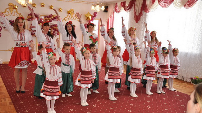 В Каменском детский садик «Барвінок» праздновал 25-летие