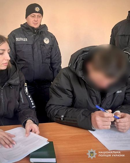 Поліцейські Дніпра затримали 21-річного чоловіка зі значною кількістю психотропів: слідчі скерували справу до суду