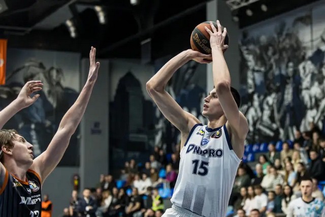 фото - fbu.ua БК «Дніпро» розгромив «Черкаських Мавп» у першому чвертьфінальному матчі плей-оф Суперліги