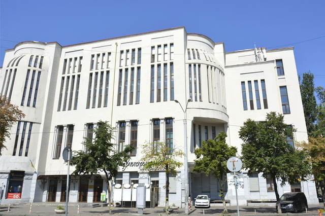 У Дніпрі зібралися капітально відремонтувати знакові будинки. Є питання…