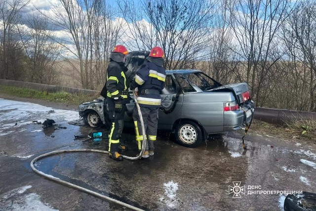 На Дніпропетровщині вогнеборці ліквідували займання легкових автомобілів