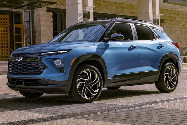 Дніпряни масово обирають кросовери: частка SUV перевищила 74%