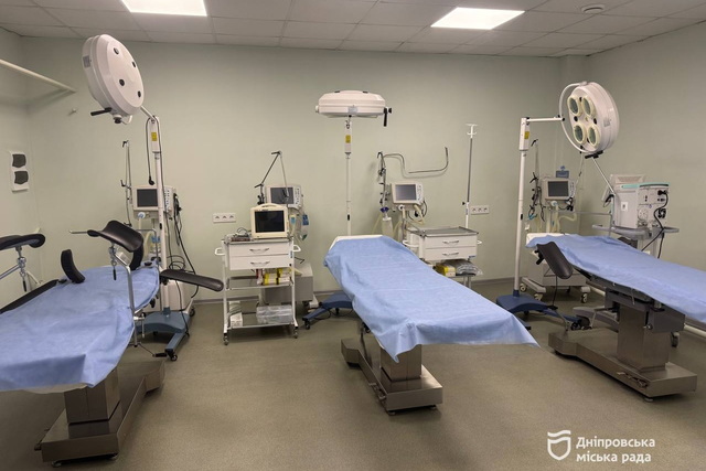 От операционных до детских уголков: как обустроены укрытия в медучреждениях Днепра