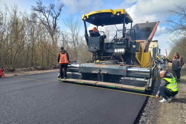 На Дніпропетровщині почали ремонтувати ще дві обласні дороги