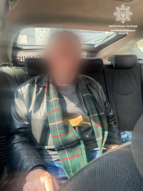 Днепровские патрульные помогли потерявшемуся мужчине вернуться домой