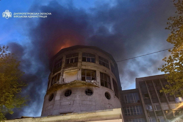 Массированный удар по Днепру: более 60 поврежденных зданий, тысяча выбитых окон и 15 тонн вывезенного стекла