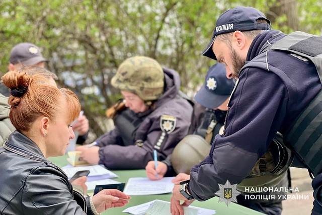 Поліція Дніпра продовжує працювати на місцях масованої атаки на місто