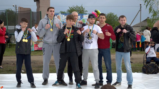 Днепродзержинские бойцы одержали семь побед по фри файту, выступая на этно-рок фестивале Kozak Fest