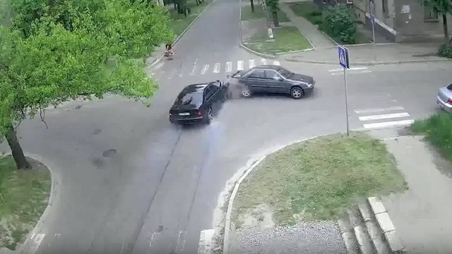 � ��������� Peugeot ���������� BMW