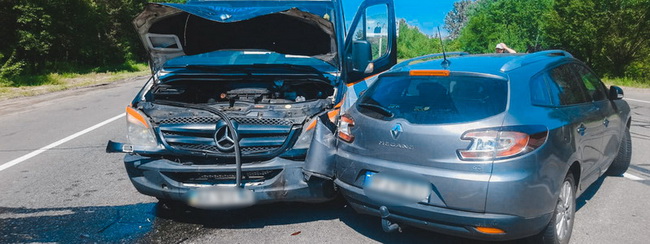      Mercedes   Renault
