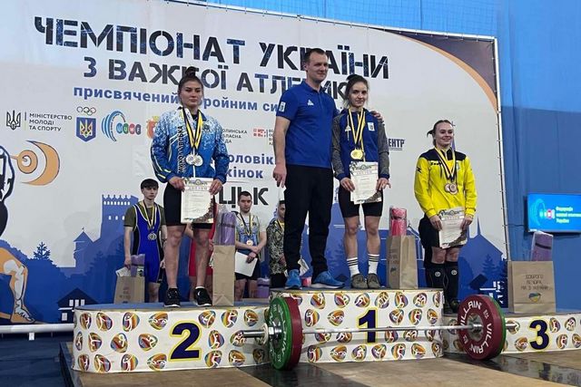 Установила сразу три рекорда. Спортсменка из Днепропетровщины стала победительницей Чемпионата Украины по тяжелой атлетике