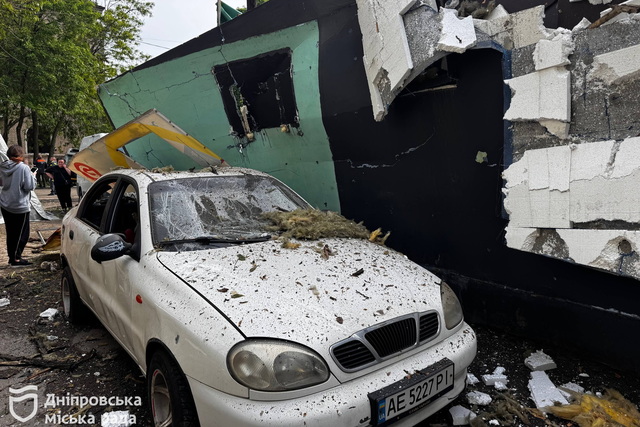 В Днепре коммунальщики ликвидируют последствия комбинированной атаки РФ
