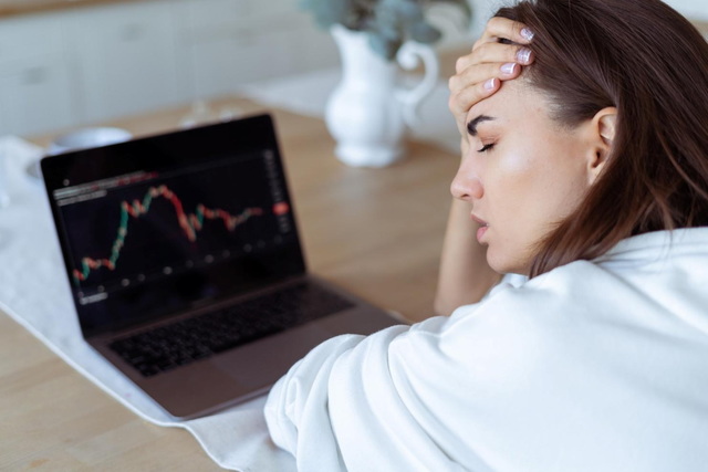 Психологічні пастки трейдингу: FOMO, панічний продаж та упередженість