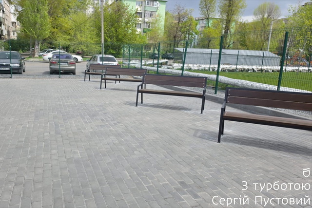 Тридцять нових лавок встановили у Дніпрі