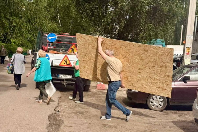 После утренней атаки россиян в Днепре повреждены 5 домов и 2 детских сада