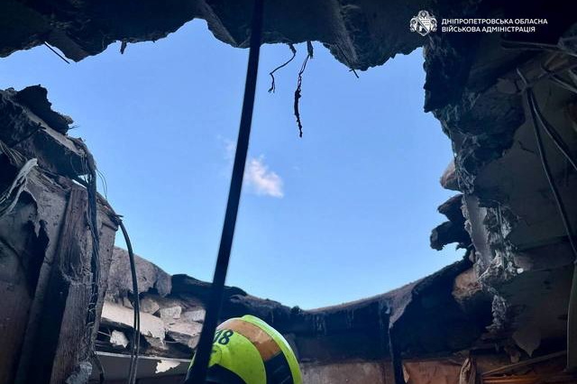 «Плита упала в 40 см от кровати»: что рассказали днепряне об утренней атаке рф