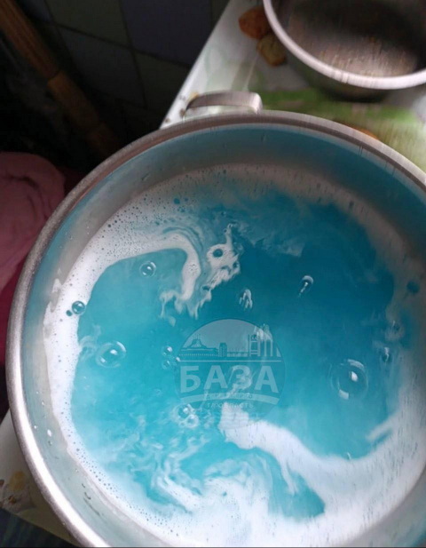 У Марганці з кранів пішла блакитна вода!