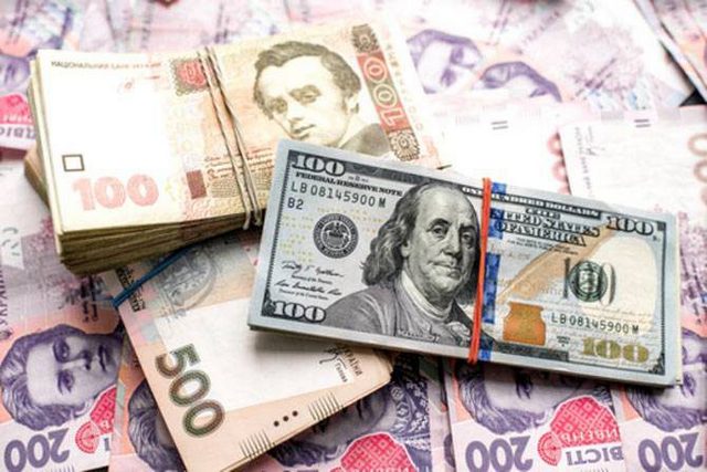 Долар рвонув угору: аналітик пояснив, що буде з курсом гривні