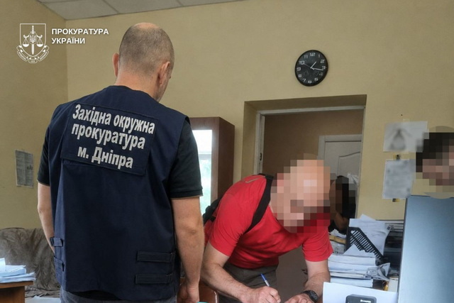В Днепре разоблачили схему фиктивного трудоустройства в государственном учреждении: подозревается эксдиректор и ее четверо подчиненных