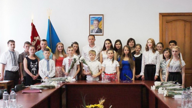 Кращим учням Кам`янського вручили стипендії за відмінне навчання