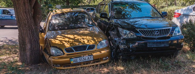      Daewoo Lanos  Lexus:    