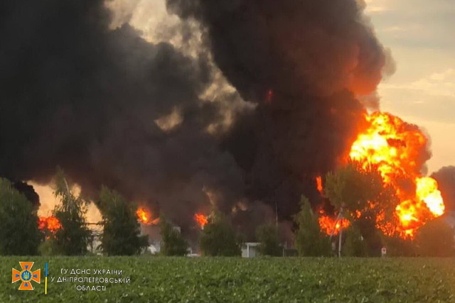 Более 4 суток: спасатели потушили пожар на нефтебазе в Новомосковске